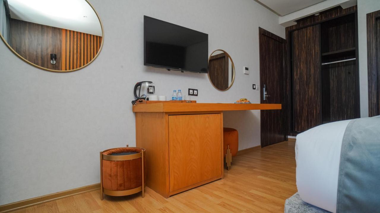 Razane Hotel Kenitra Buitenkant foto
